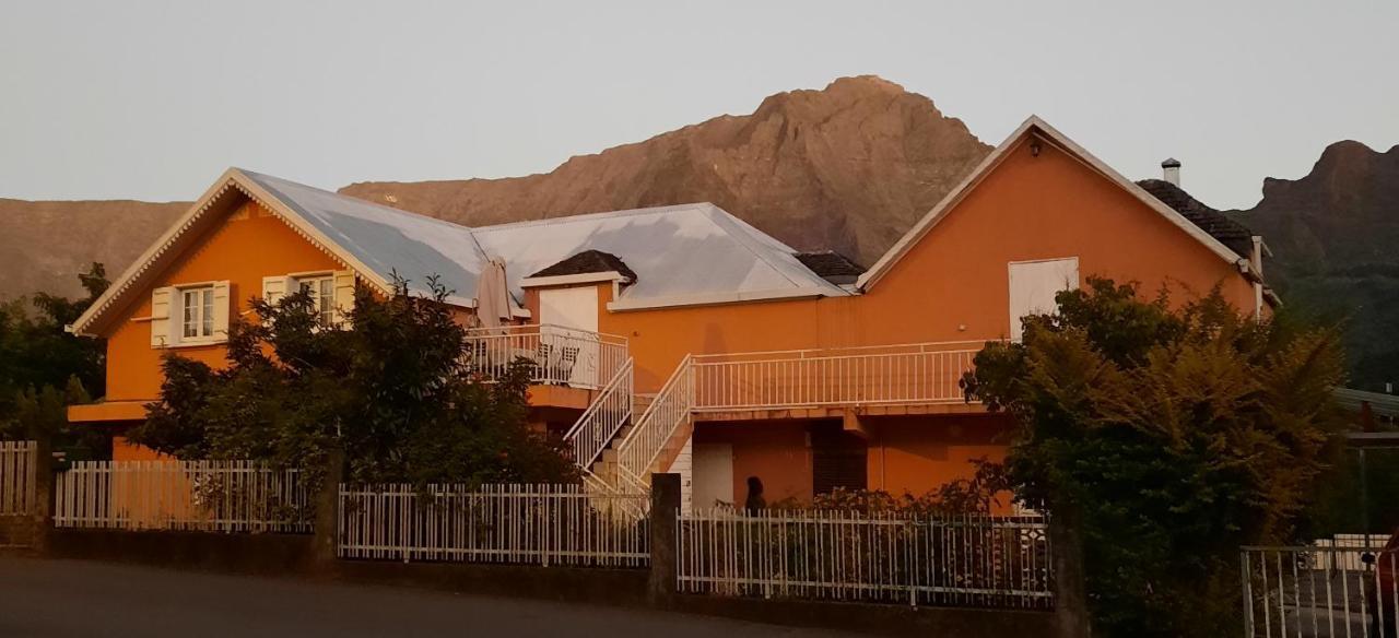 GÎTE les cimes caloupilon Cilaos Extérieur photo
